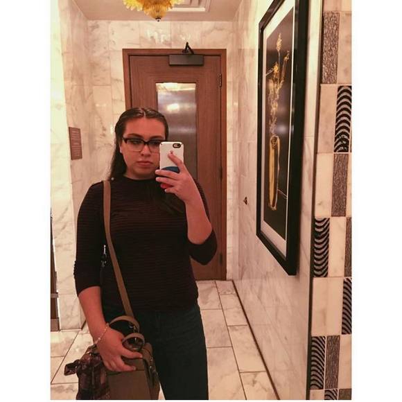 Meet your Posher, Isabel - Picture 1 of 1